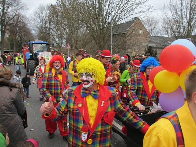 Karnevalszug 2016 - Bilder an der Kommandeursburg