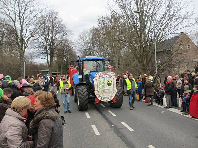 Karnevalszug 2016 - Bilder an der Kommandeursburg