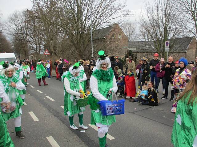 Karnevalszug 2016 - Bilder an der Kommandeursburg