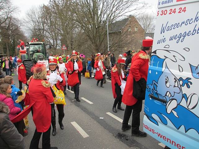 Karnevalszug 2016 - Bilder an der Kommandeursburg