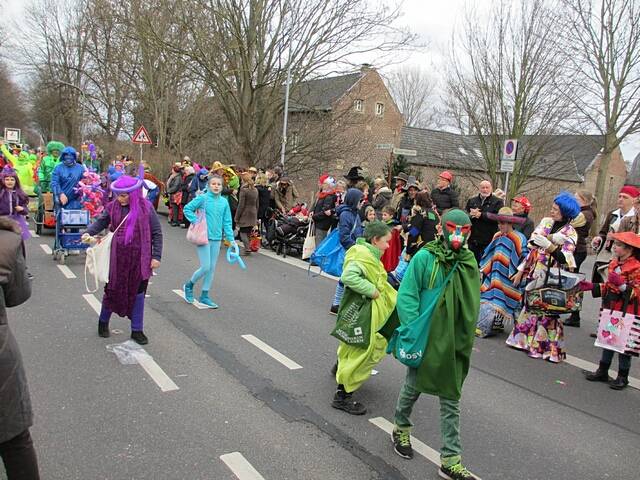 Karnevalszug 2016 - Bilder an der Kommandeursburg