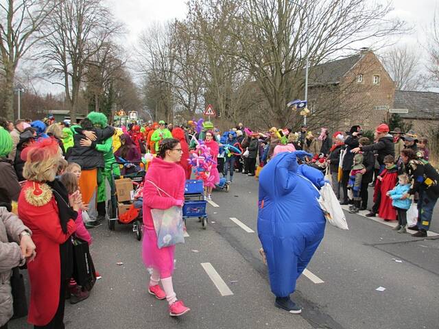 Karnevalszug 2016 - Bilder an der Kommandeursburg