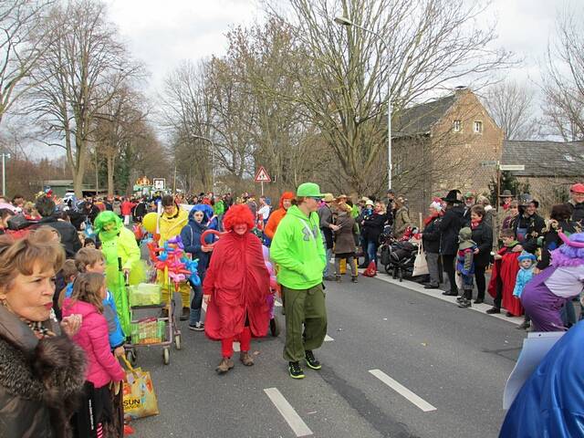 Karnevalszug 2016 - Bilder an der Kommandeursburg