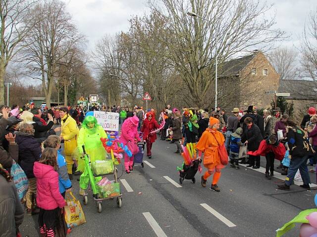 Karnevalszug 2016 - Bilder an der Kommandeursburg