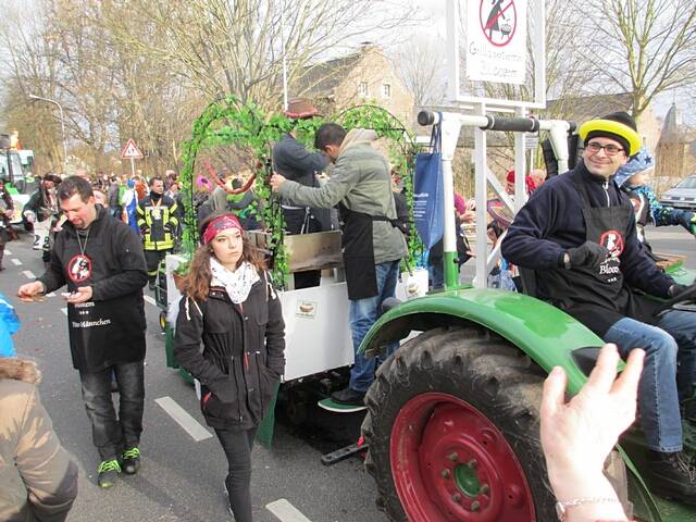 Karnevalszug 2016 - Bilder an der Kommandeursburg