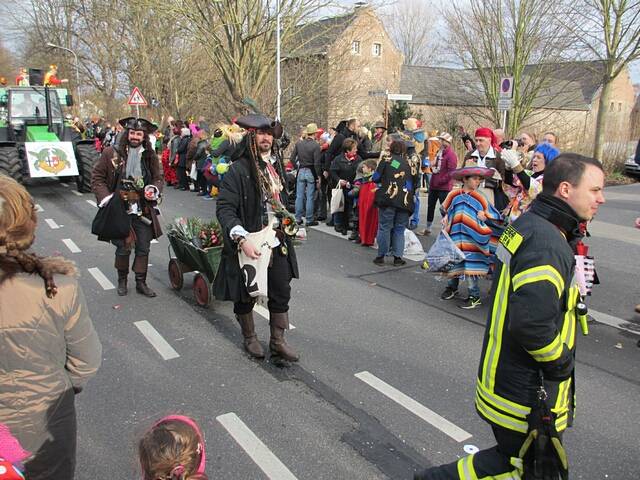 Karnevalszug 2016 - Bilder an der Kommandeursburg