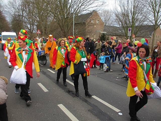 Karnevalszug 2016 - Bilder an der Kommandeursburg