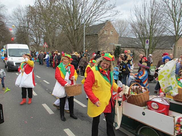 Karnevalszug 2016 - Bilder an der Kommandeursburg