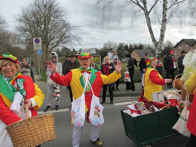 Karnevalszug 2016 - Bilder an der Kommandeursburg