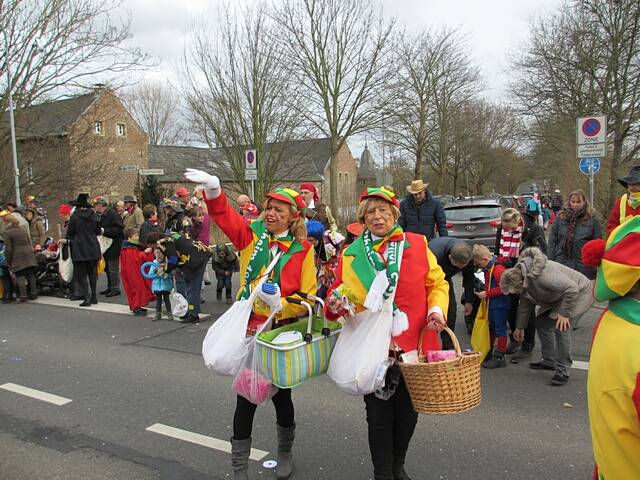 Karnevalszug 2016 - Bilder an der Kommandeursburg