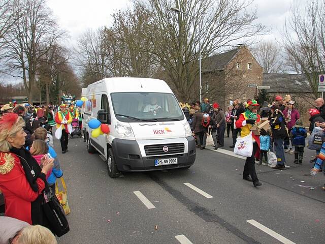 Karnevalszug 2016 - Bilder an der Kommandeursburg