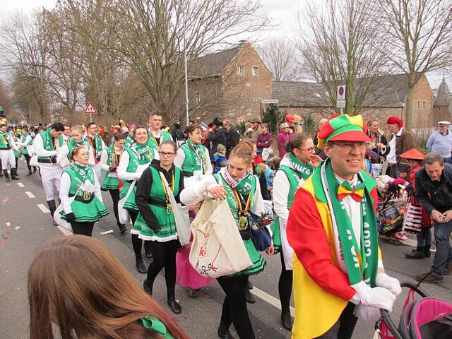 Karnevalszug 2016 - Bilder an der Kommandeursburg