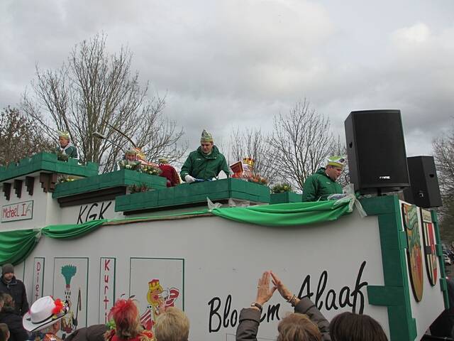 Karnevalszug 2016 - Bilder an der Kommandeursburg