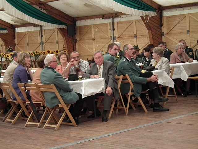 Fahnenschwenken, Krnung Dorfknigin und Ehrungenrnung Dorfknigin