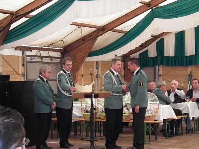 Fahnenschwenken, Krnung Dorfknigin und Ehrungenrnung Dorfknigin