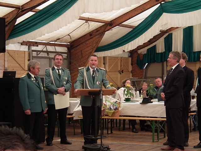 Fahnenschwenken, Krnung Dorfknigin und Ehrungenrnung Dorfknigin