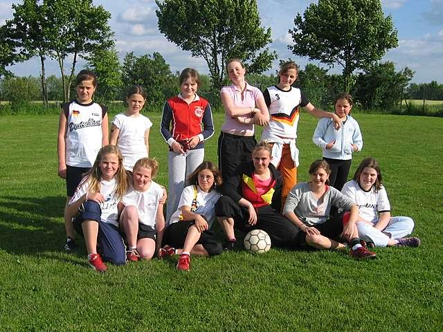 Fuball-Party der Fire Girls