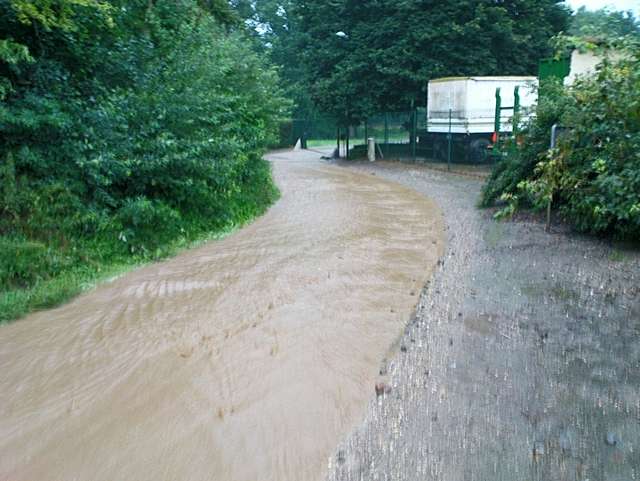 Burghof unter Wasser