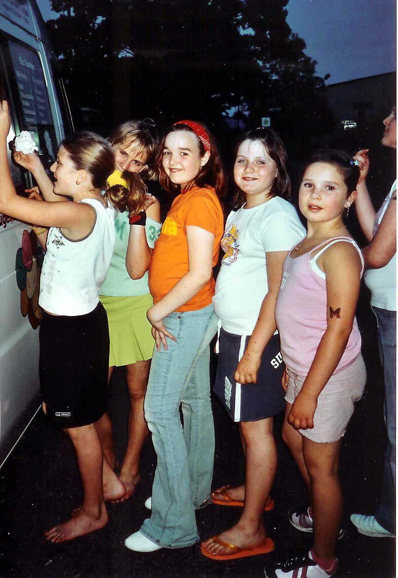 Fire-Girls im Juze