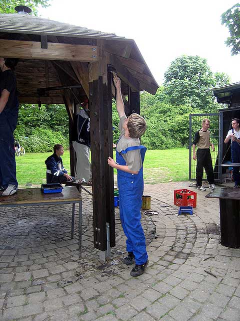 Anstreichen Grillhtte