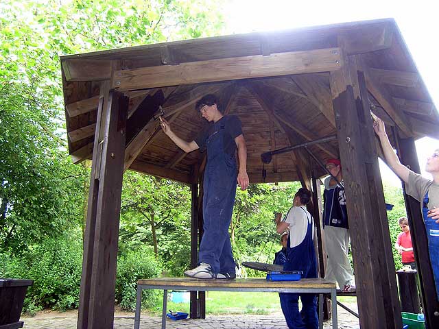 Anstreichen Grillhtte