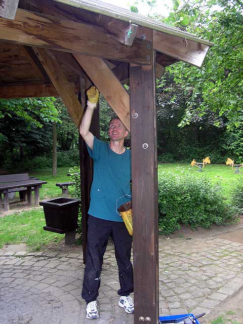 Anstreichen Grillhtte