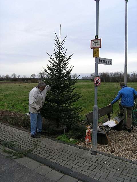 Vorbereitung zum Adventsfenster Lutherstrae