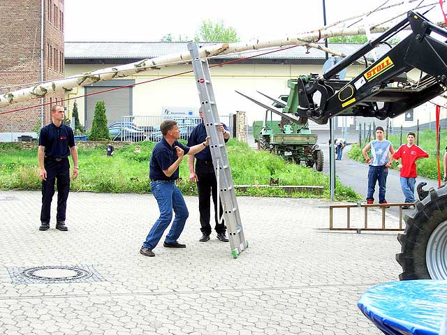 Maibaum 2004 der Feuerwehr