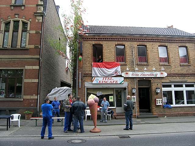 Maibaum des FC-Fan-Clubs