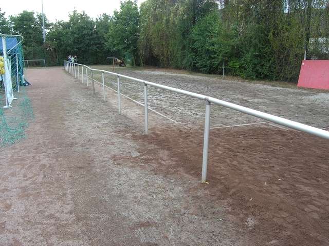 Sportplatz unter Wasser