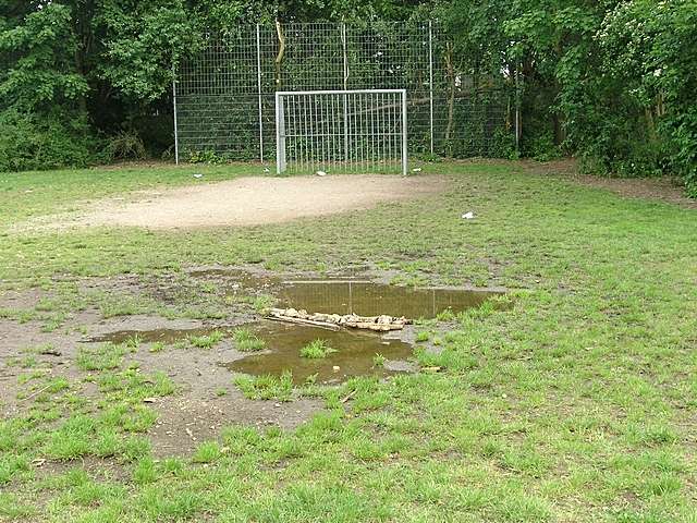 Bolzpplatz unter Wasser