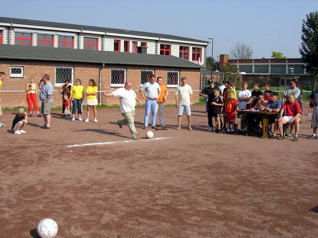 Unser Dorf spielt Fuball 2004