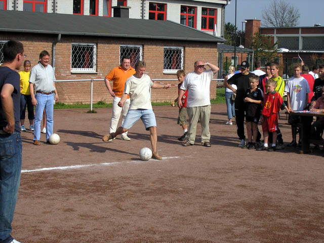 Unser Dorf spielt Fuball 2004