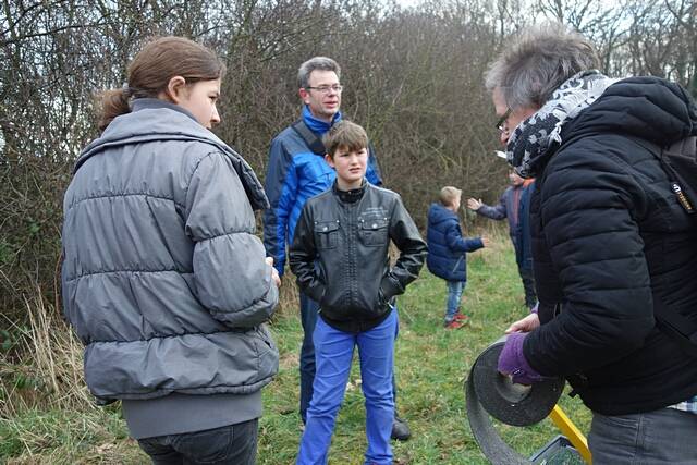 Aufstellen des Wildbienen-Hauses