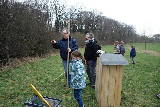 Aufstellen des Wildbienen-Hauses