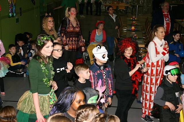 Weiberfastnacht in der Grundschule