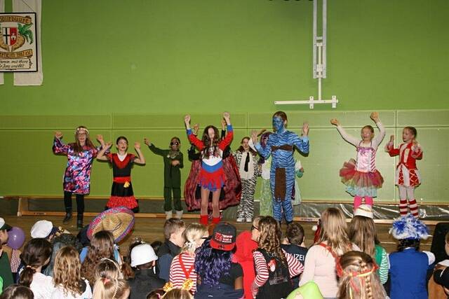 Weiberfastnacht in der Grundschule