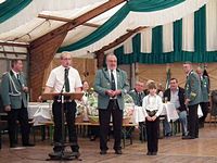 Fahnenschwenken, Krönung Dorfkönigin und Ehrungenrönung Dorfkönigin