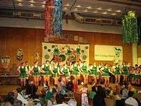 Tanzgruppen in Buir