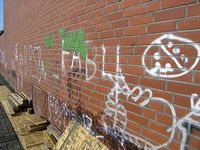 Graffiti an der Turnhalle