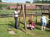 Anstreichaktion auf dem Spielplatz Niederbolheim