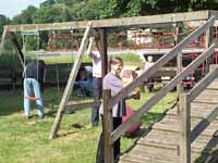 Anstreichaktion auf dem Spielplatz Niederbolheim