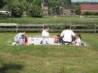 Anstreichaktion auf dem Spielplatz Niederbolheim